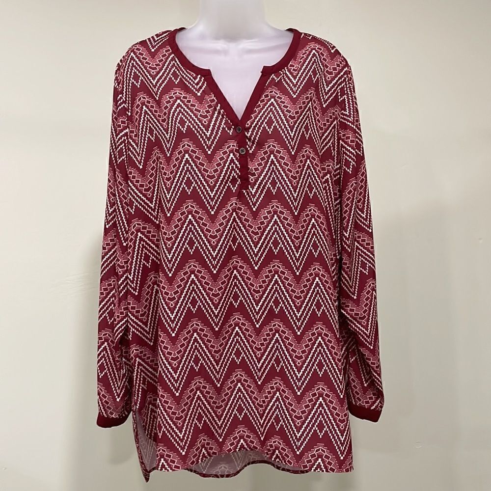 NWOT Eyeshadow soft maroon blouse with Chevron stripe design. Size 1X 18 20 plus